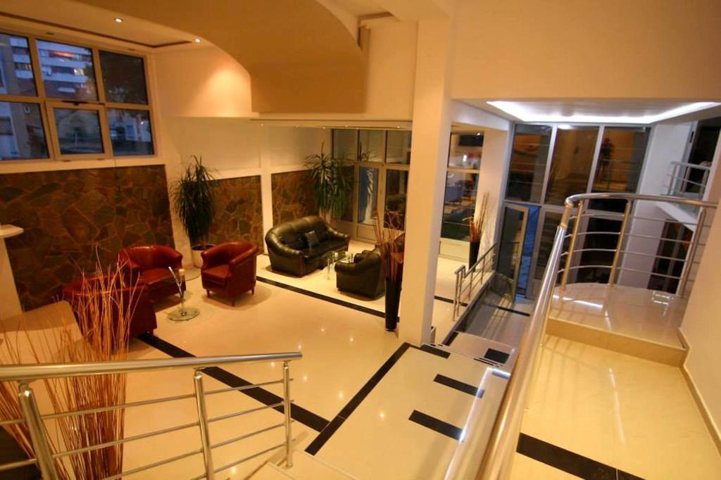 Lira Inn Ni Buitenkant foto