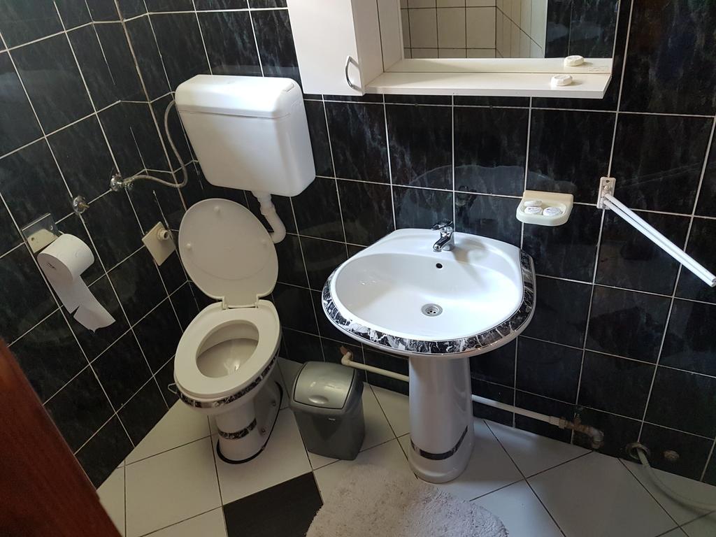 Lira Inn Ni Buitenkant foto